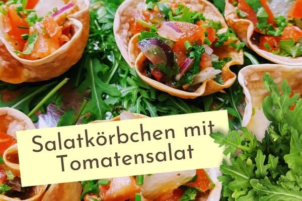 veganes Fingerfood mit einem Twist Tomatensalat im Körbchen