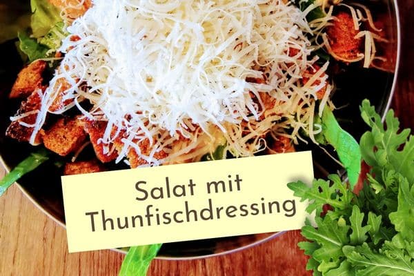 Salat mit Croutons und Thunfischdressing