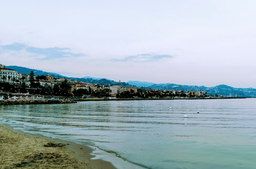 wenig Wellen an der Riviera