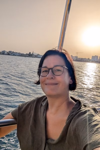 Dana Heidrich vom Danachblog hilft dir bei der Trauerbewältigung, wenn dein Partner gestorben ist. Selbst Witwe seit 2019, begleitet sie jetzt Menschen die ihren Partner verloren haben in ihr Leben 2.0